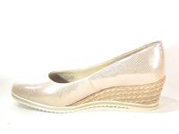 Tamaris_22213_44_968_Instappers_Gold_Structuur_3